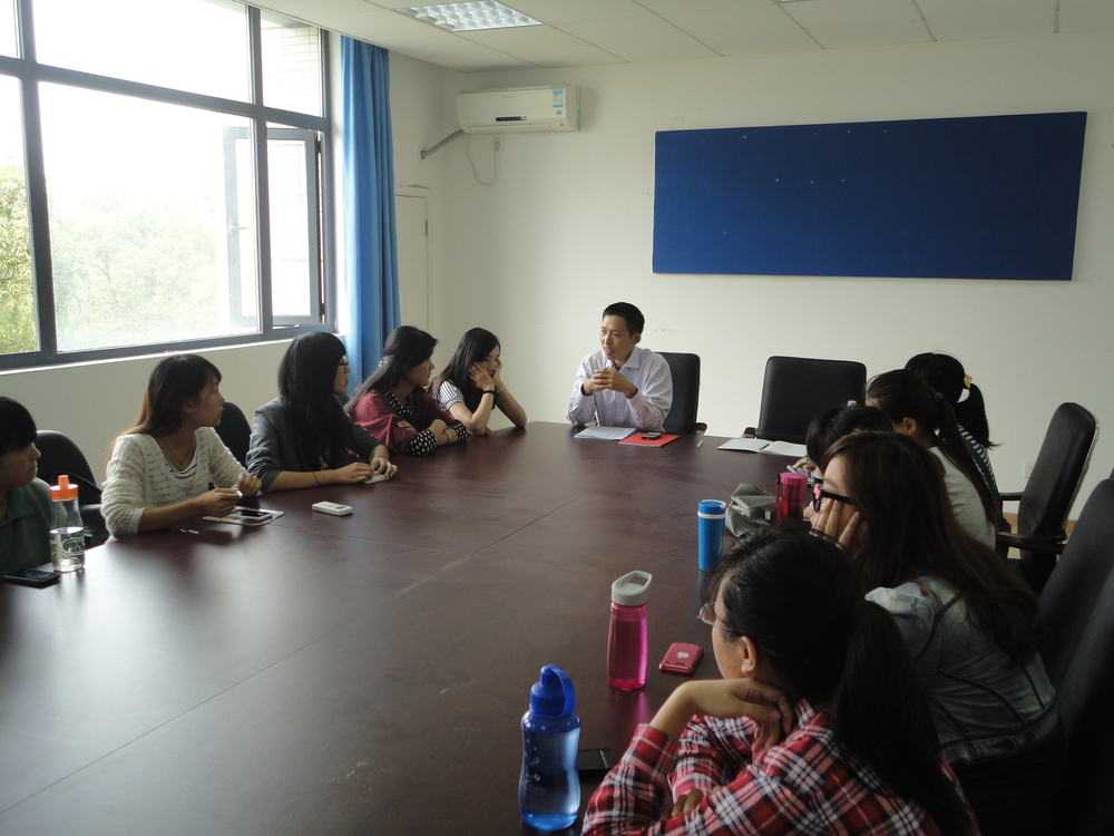 与学生座谈 与学生座谈