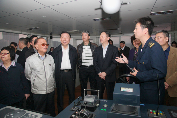 参观航海模拟器