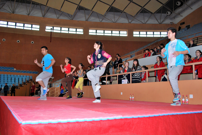 李晋老师带领的领操员团队 李晋老师带领的领操员团队