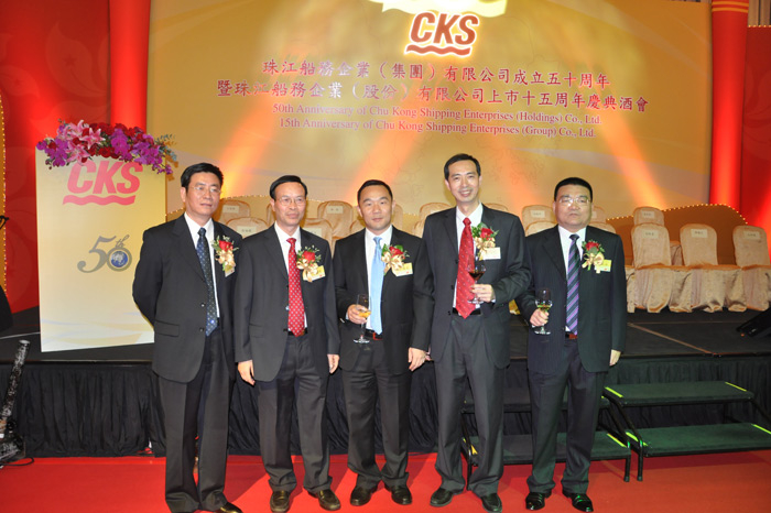 王海威副校长与珠江船务公司部分领导合影