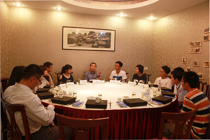 王海威副校长与同学们畅谈交流