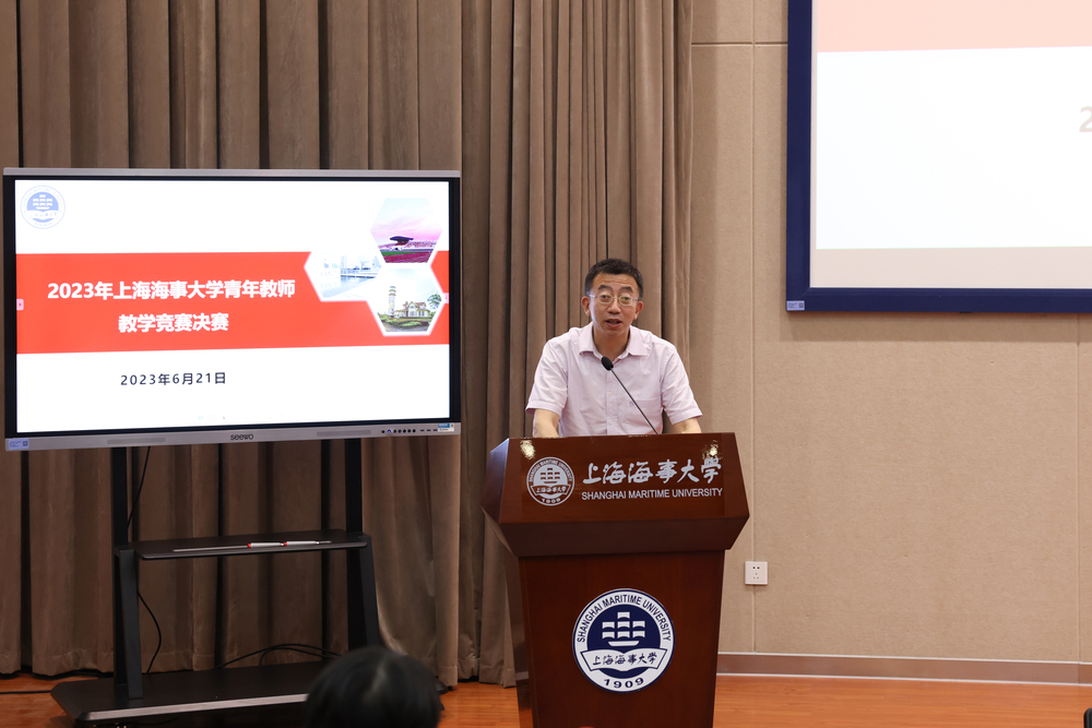 施欣副校长宣布比赛结果