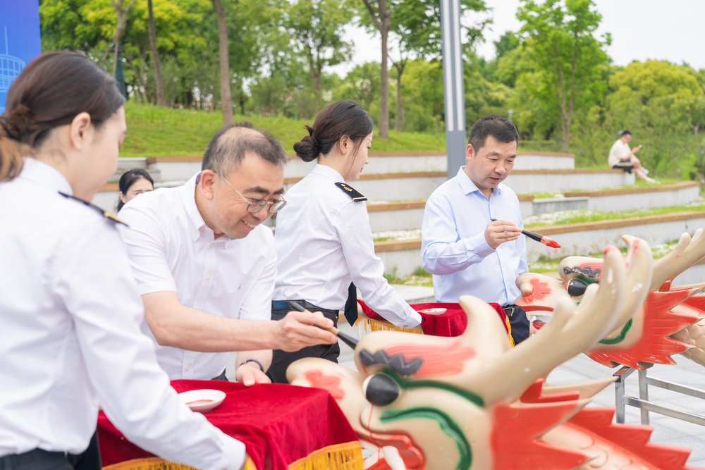 20240614032949245600.jpg 严大龙、李志鹏共同为本次比赛点睛