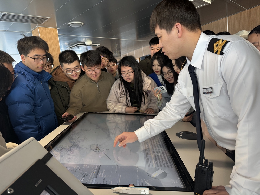 20250307084738906700.jpg 参观驾驶台