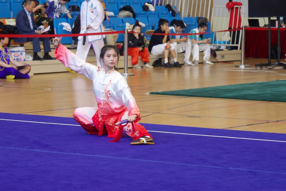 太极剑项目比赛中（崔雨晴）