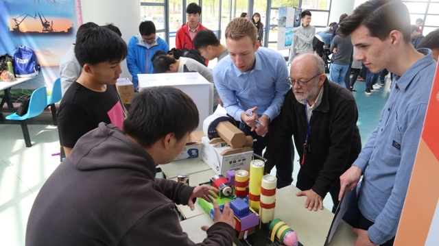 中荷学生在外教课上的设计作品展示 中荷学生在外教课上的设计作品展示