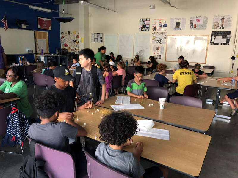 学生在Parkrose High School实习 学生在Parkrose High School实习