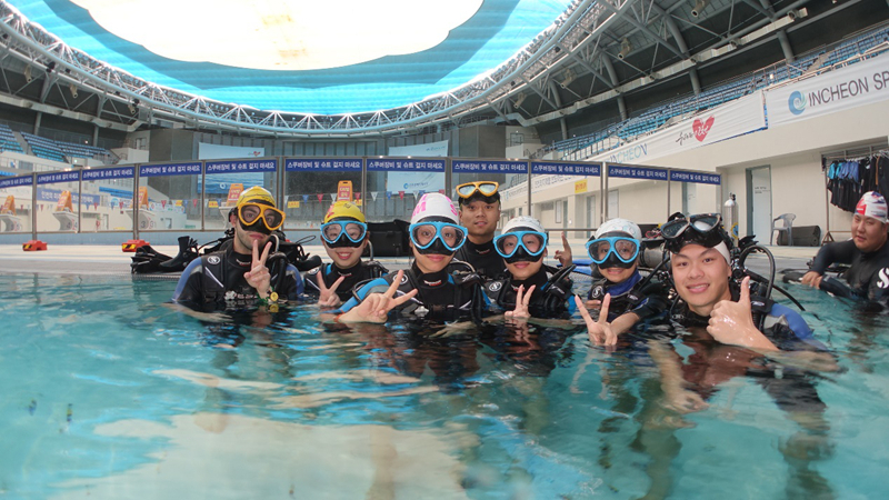 参观2014年亚运会游泳馆及潜水体验(韩国仁荷大学暑期学习项目) 参观2014年亚运会游泳馆及潜水体验(韩国仁荷大学暑期学习项目)