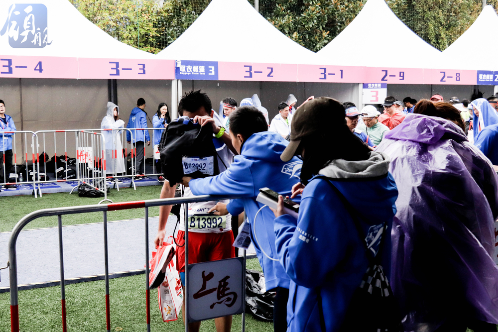 志愿者现场服务