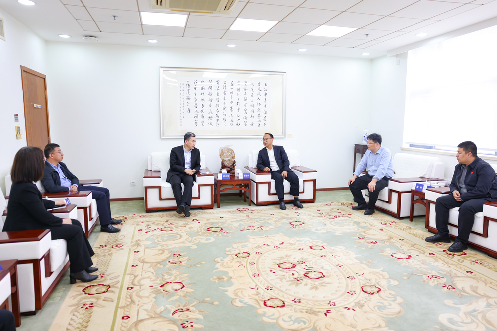 双方会见