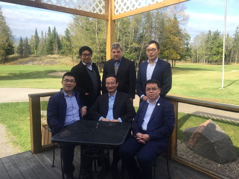 黄有方校长与Pinawa市Blair C. Skinner市长等合影