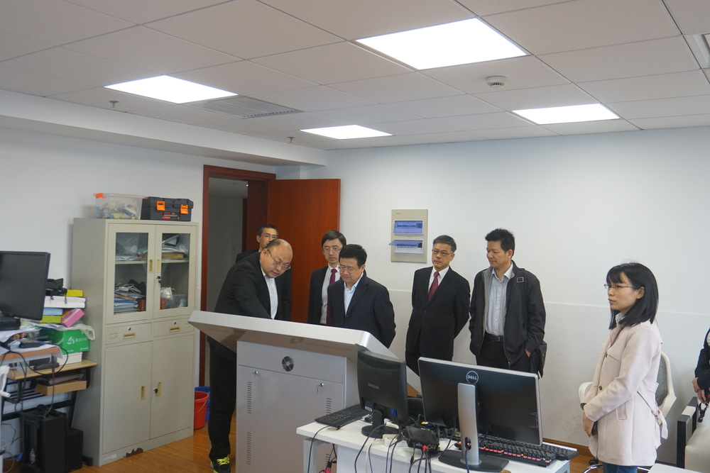 实地考察港航大数据实验室