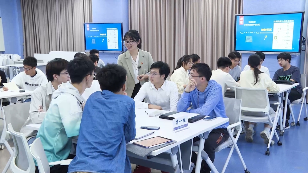 20231208141822793300.jpg 焦佳佳老师《计算机系统结构》课堂实拍