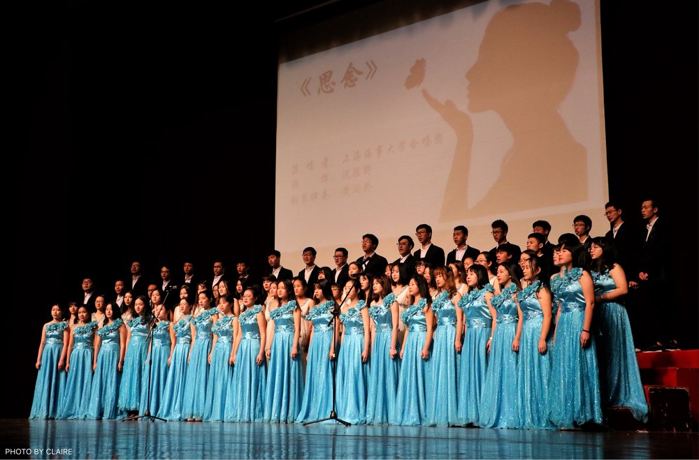 合唱团演唱《思念》