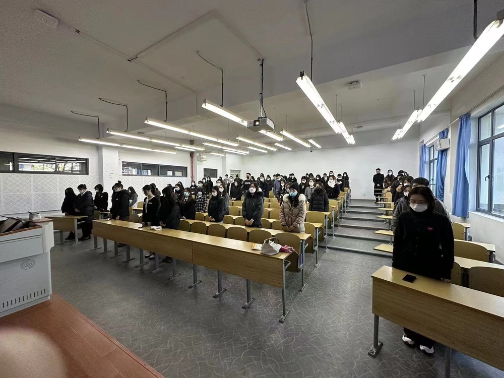外国语学院师生收听收看江泽民同志追悼大会