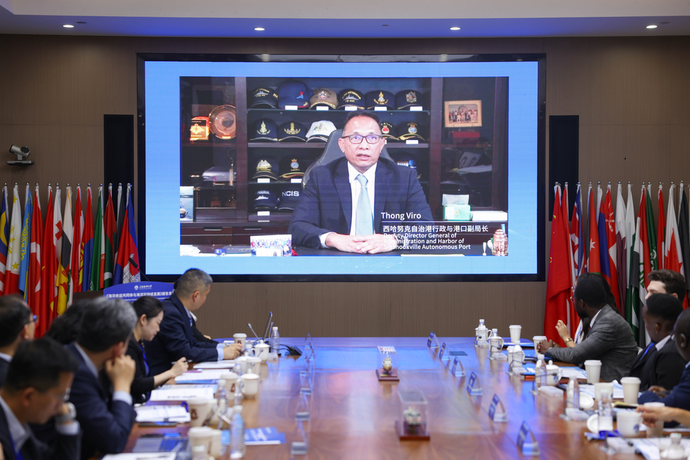 Thong Viro作交流发言
