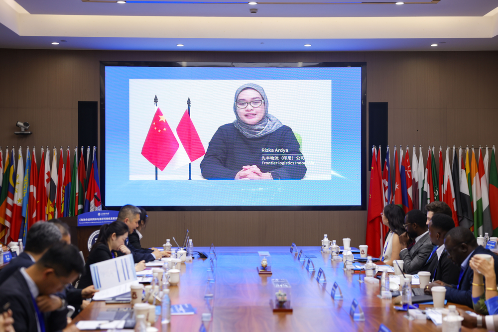 Rizka Ardya作交流发言