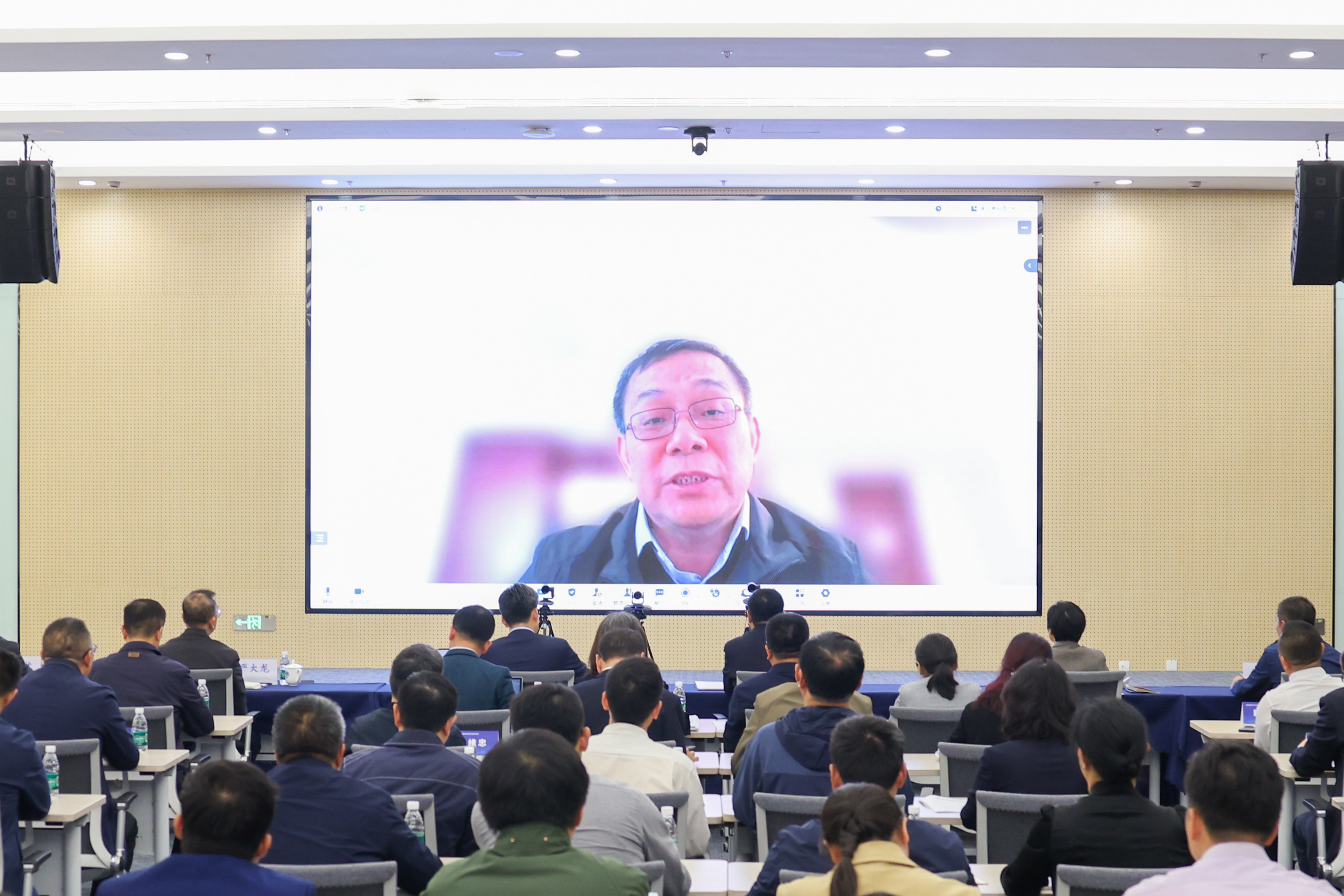 审核评估专家组组长、长安大学校长沙爱民教授讲话