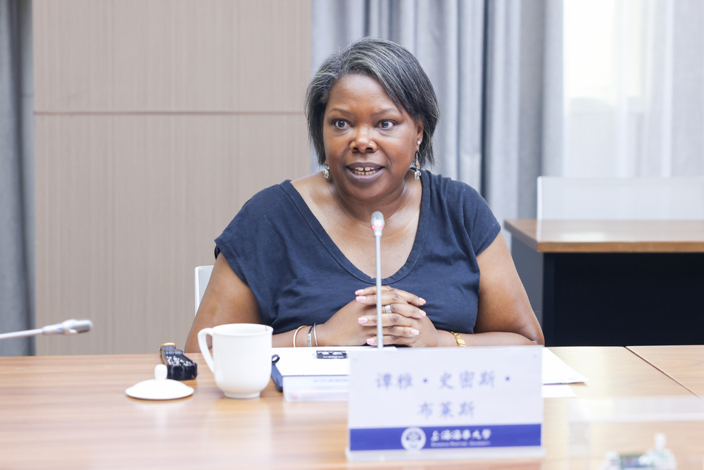 20240929070919068000.jpg 谭雅·史密斯·布莱斯副校长致辞