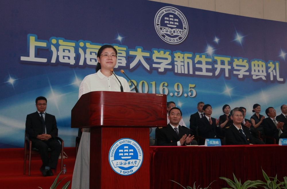 教师代表姜慧老师发言