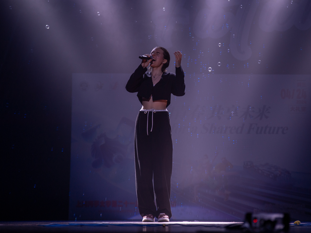 20240429134929921700.jpg 来自国际教育学的Mila演唱