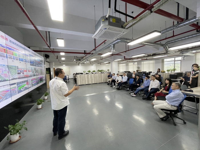参观上海离岸工程研究院