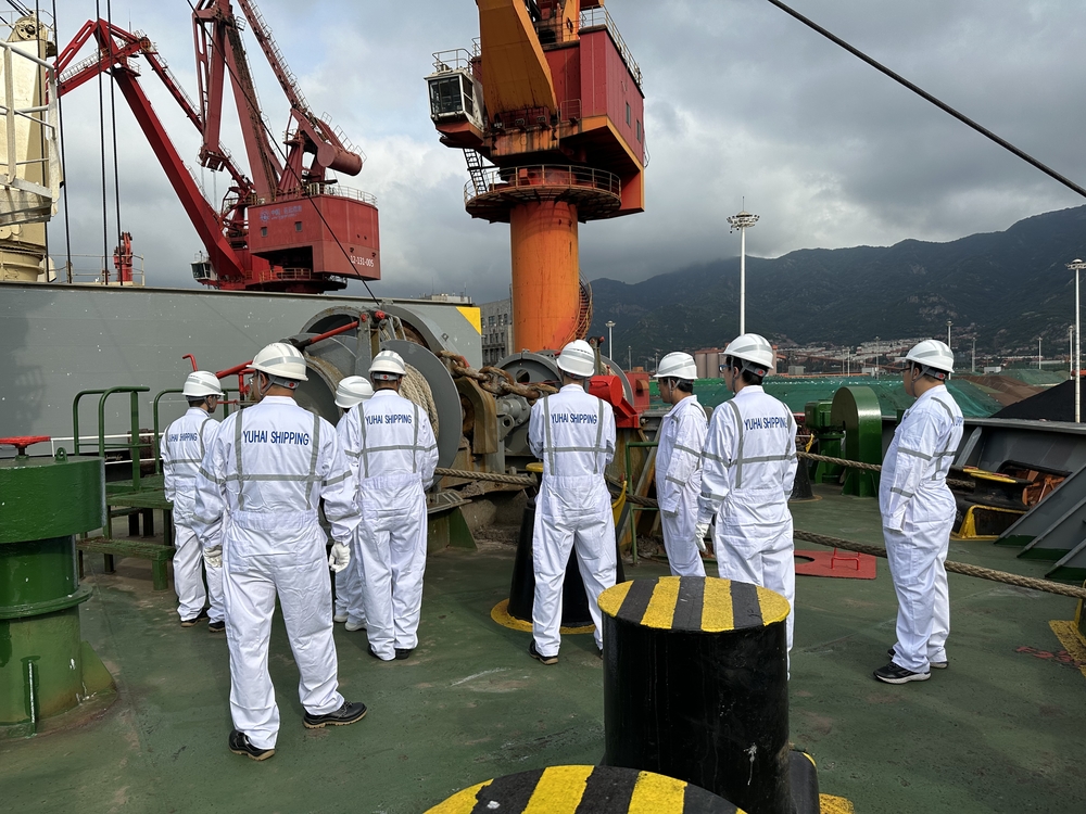 前甲板设备观摩