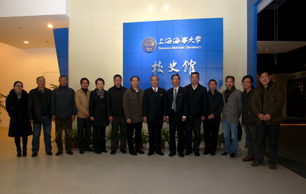 校领导与校史馆筹建办成员合影