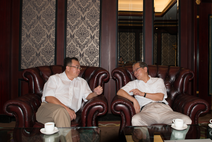 於书记与刘大使亲切交谈