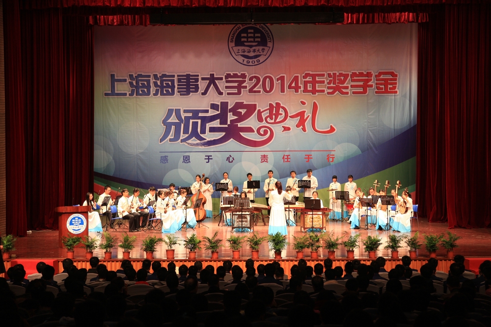 民乐团表演节目《莲湖谣》