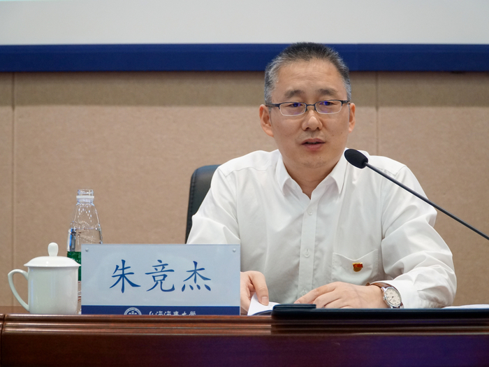 市委巡视办巡察指导处处长朱竞杰作报告