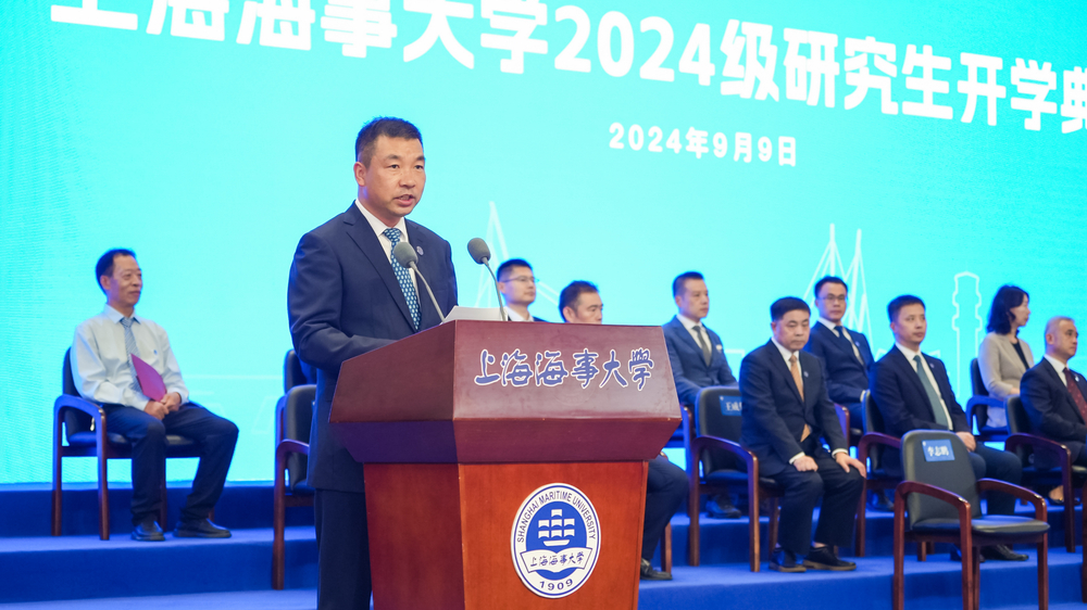 20240909220418647900.jpg 李志鹏主持开学典礼