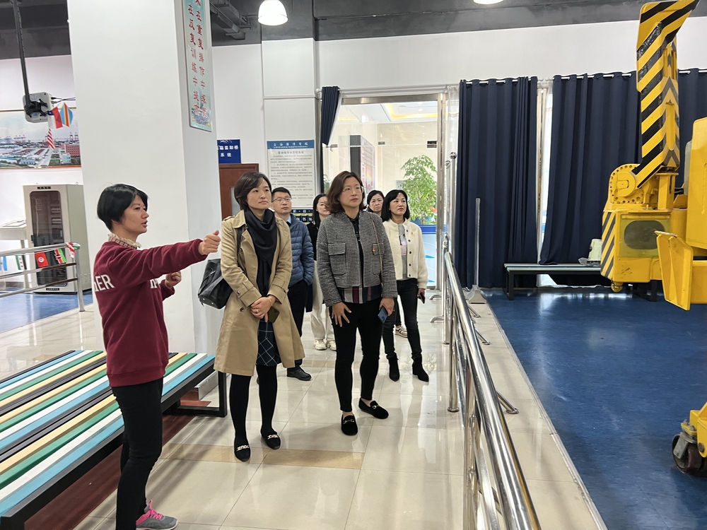 港湾校区教辅党支部邀请上师大旅专继教党支部参观港湾校区实训中心