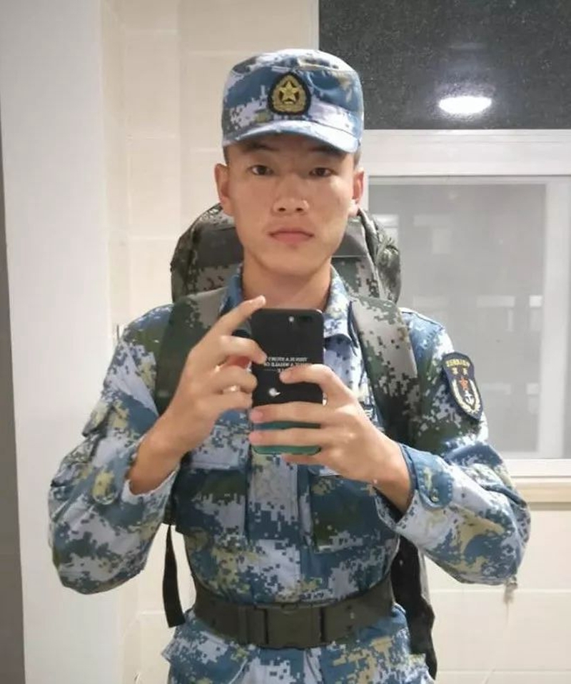戎装留念