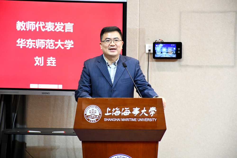 参赛指导教师代表刘垚发言