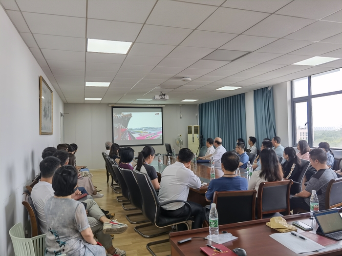 物流工程学院集体收看大会直播