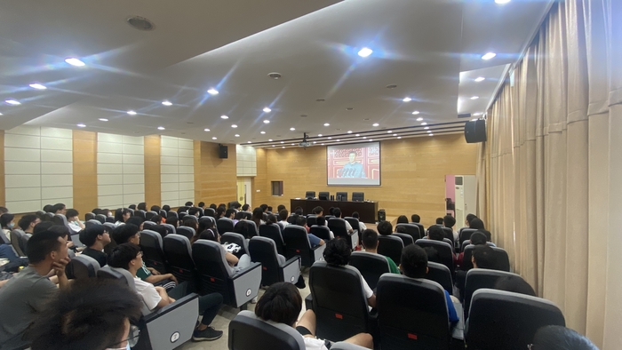 海洋科学与工程学院组织师生党员代表集中收看大会直播