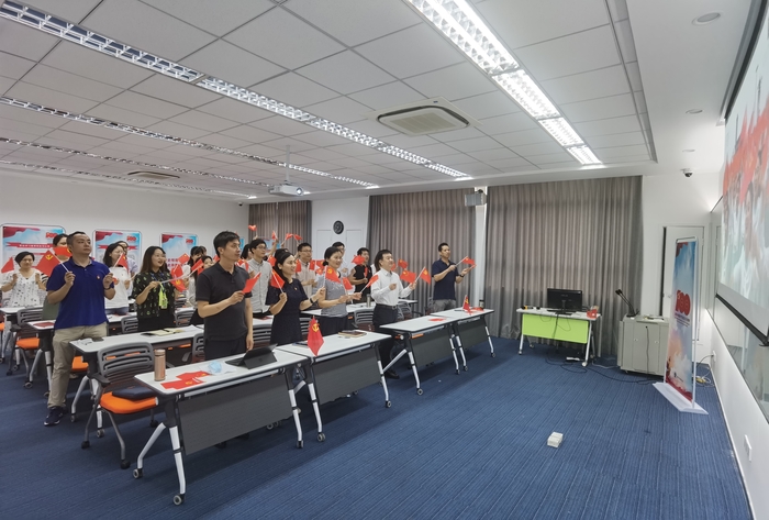 经济管理学院分会场现场师生同唱《歌唱祖国》