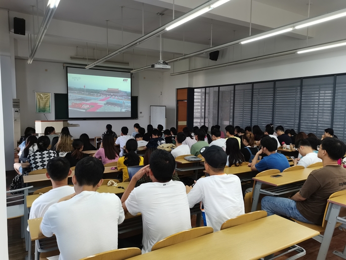 物流科学与工程研究院组织党员集中观看大会直播