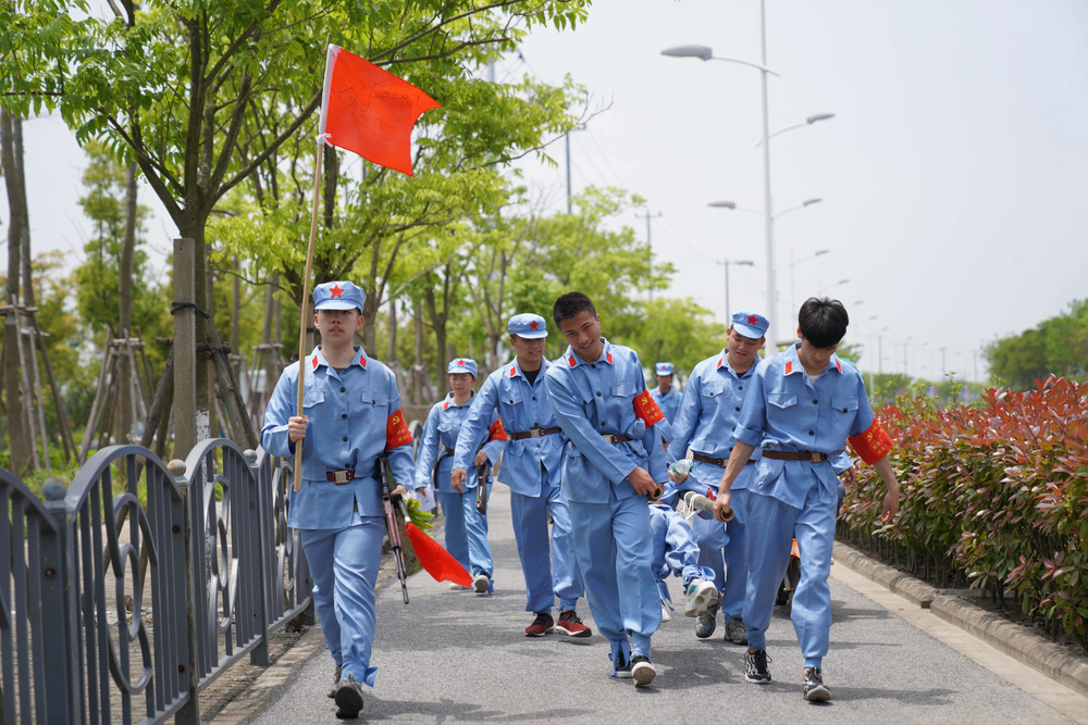 “红军行”活动现场
