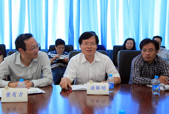 市教卫党委第三督导组组长浦解眀出席商船学院师生座谈会