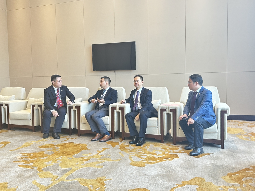 20230921124222283000.jpg 图片3:研讨会后交流