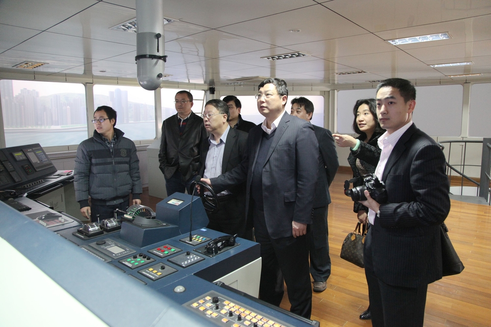 参观航海模拟器