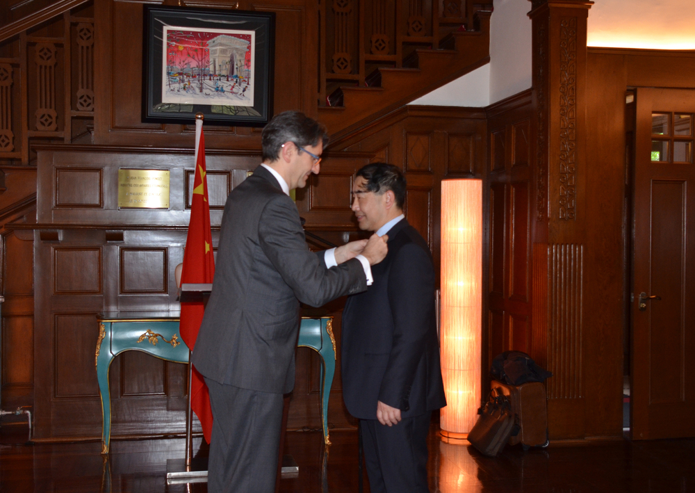 2015年,汤天浩教授获“法兰西共和国国家棕榈教育骑士勋章”