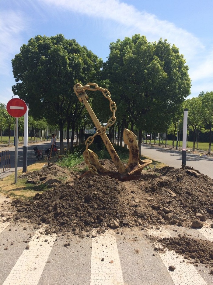 3号门铁锚雕塑安置施工 3号门铁锚雕塑安置施工