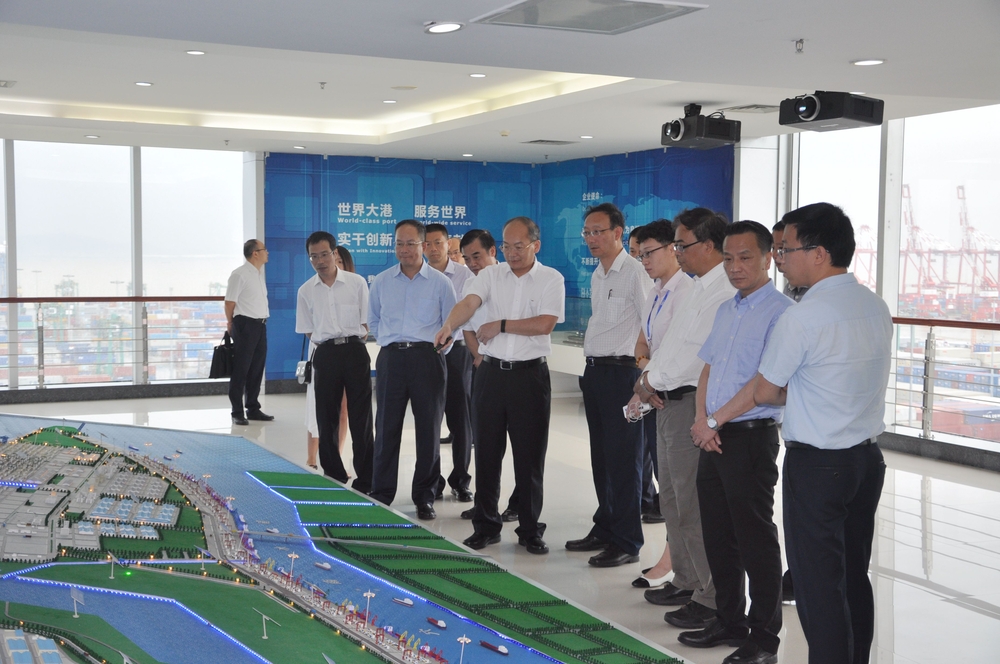 参观广州南沙海港集装箱码头