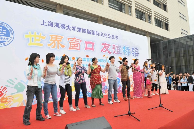 第四届文化节用“手印”证明我们来过 第四届文化节用“手印”证明我们来过