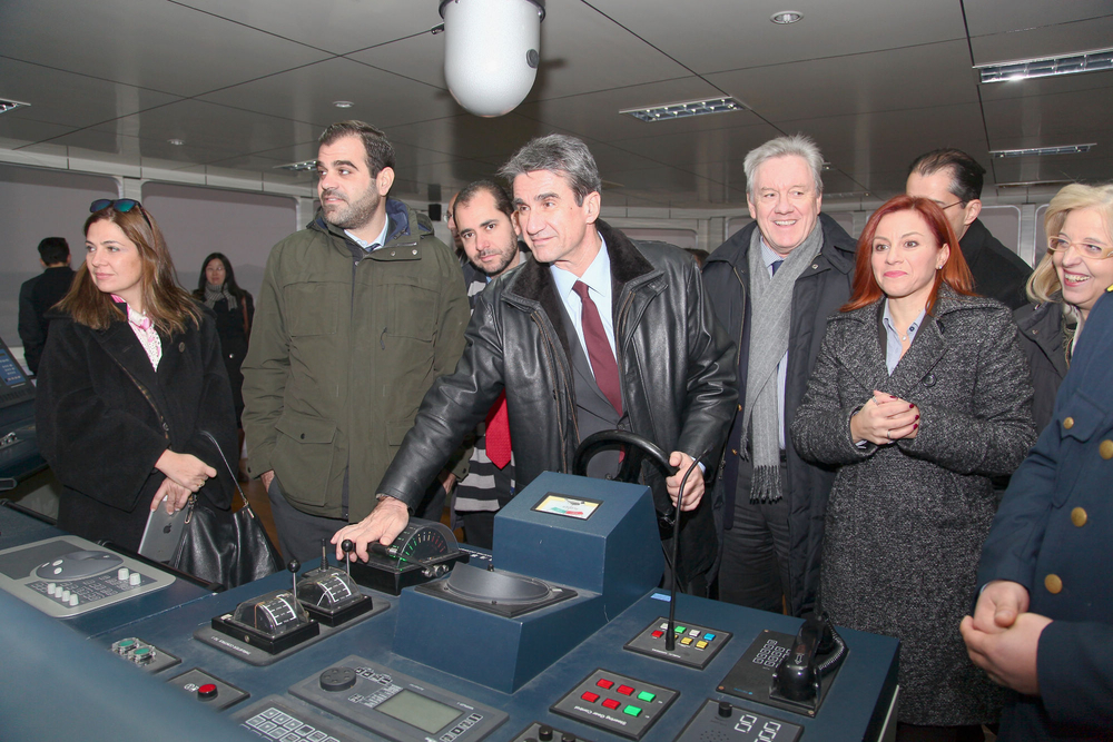 参观航海模拟器