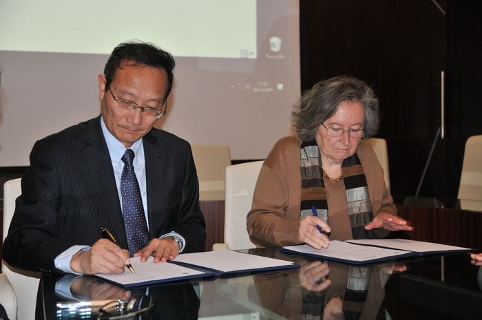 双方校长签署协议