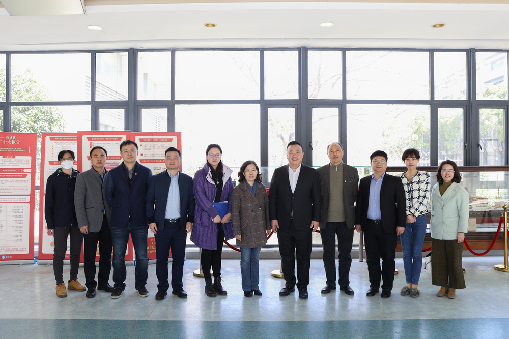 20230317122020492500.jpg 参观人员合影